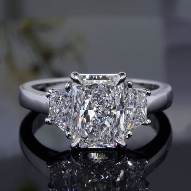 Traditional Three Stone Diamond Ring in Platinum, 2.85 carat total