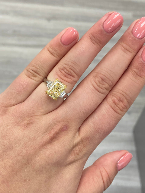 7.70 Ctw Fancy Light Yellow Radiant Cut & Trapezoids 3 Stone Ring VS1 GIA