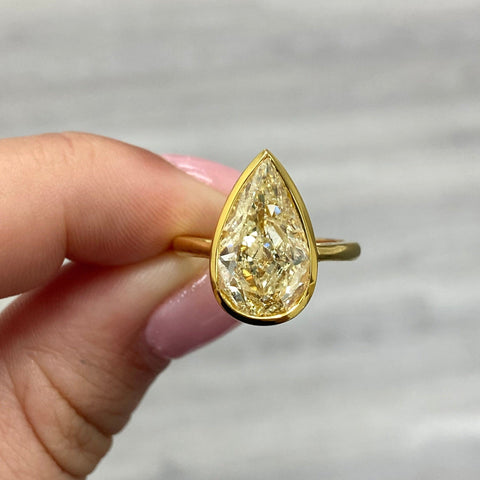 5.00 Ct Canary Fancy Light Yellow Pear Cut Solitaire Diamond Ring VS2 GIA