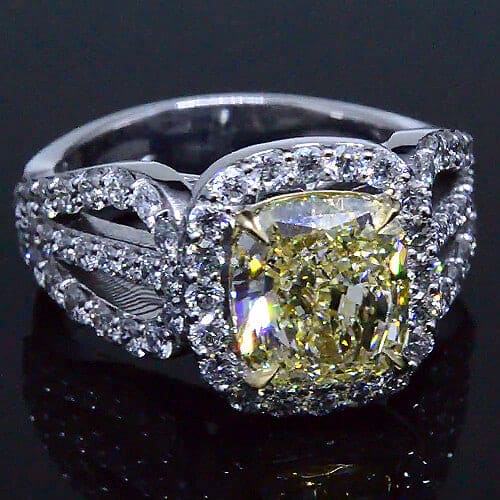 2.90 Ct. Classic Cushion Cut Engagement Ring Set H Color VS2 GIA